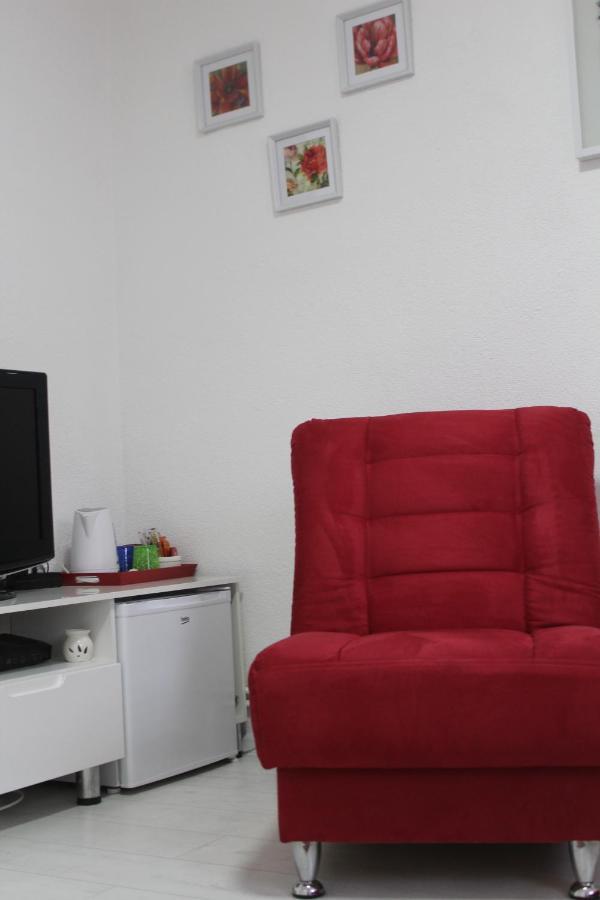 Red Apartment Сараево Экстерьер фото